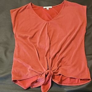 Green Envelope Short Sleeve Tie-Front Top in Red